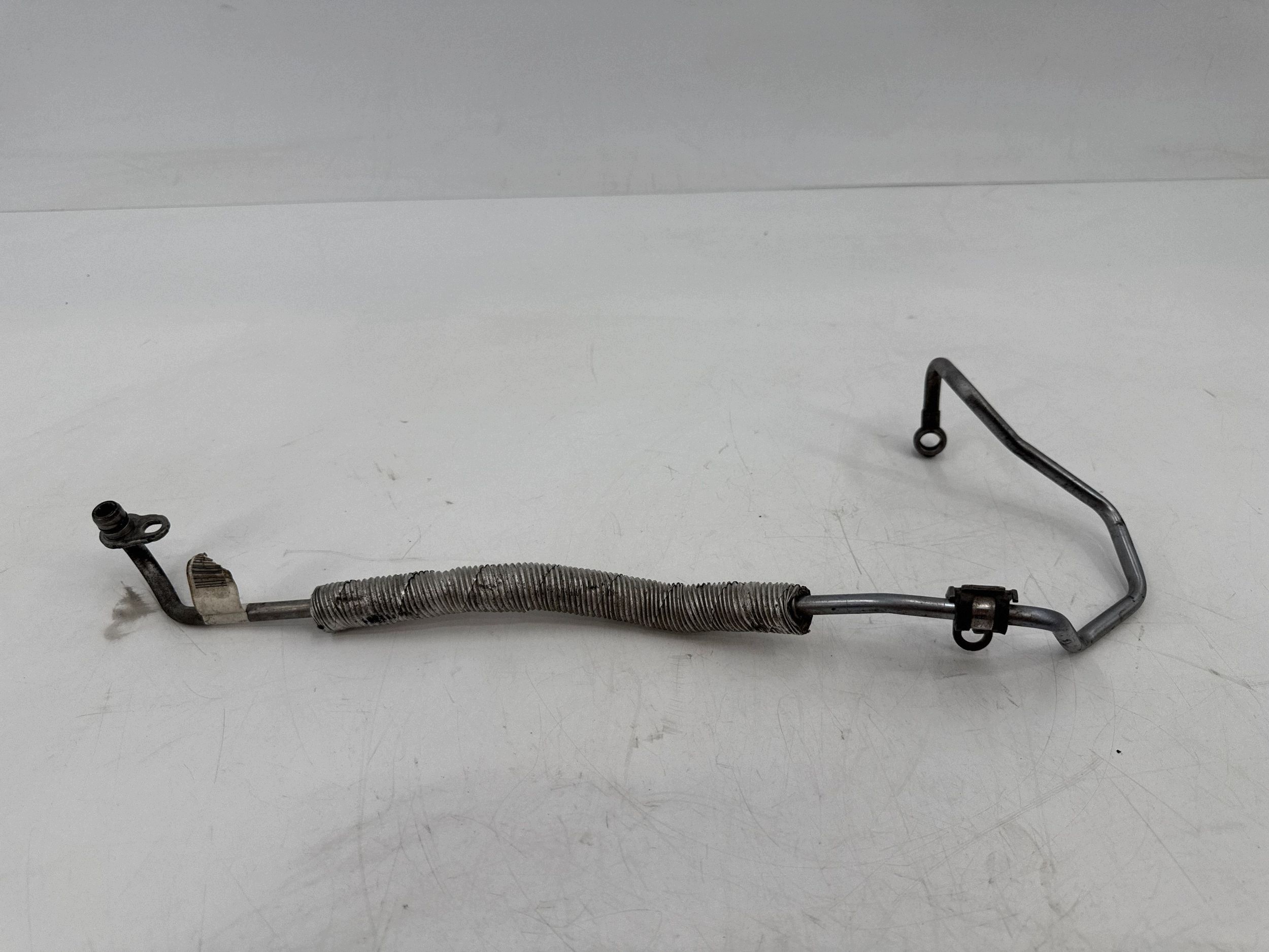 BMW 3 F30 F31 F35 2016 Ölkühlerleitung OEM 8513603 image 2
