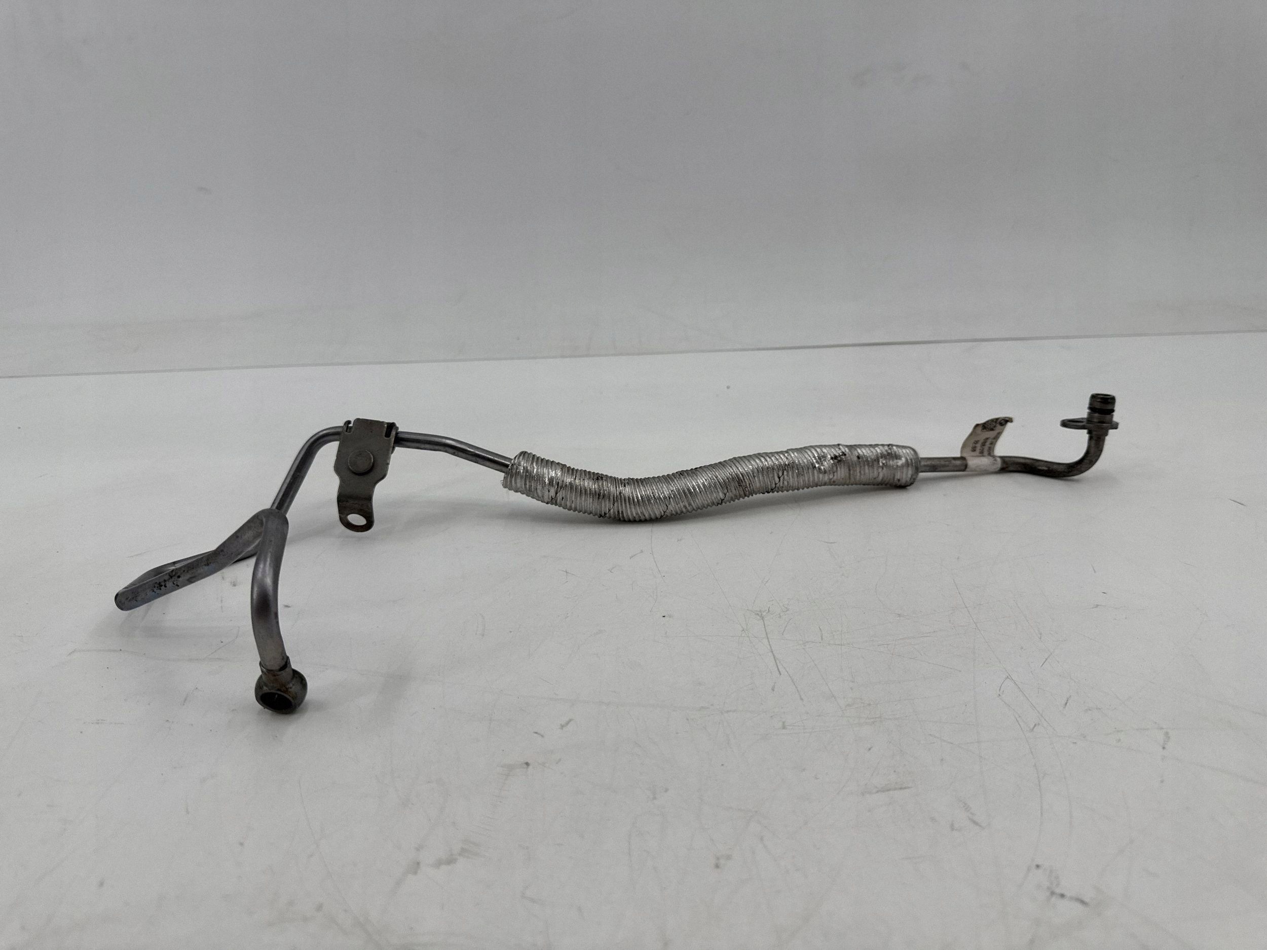 BMW 3 F30 F31 F35 2016 Ölkühlerleitung OEM 8513603 image 6