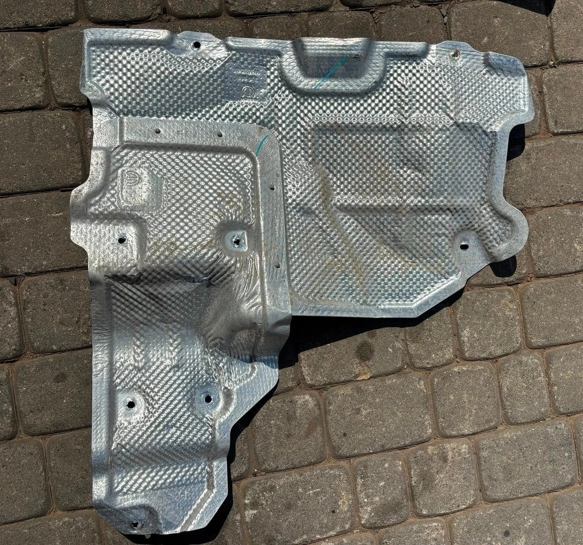JEEP WRANGLER 21+ 68416599AA Cache échappement image 2