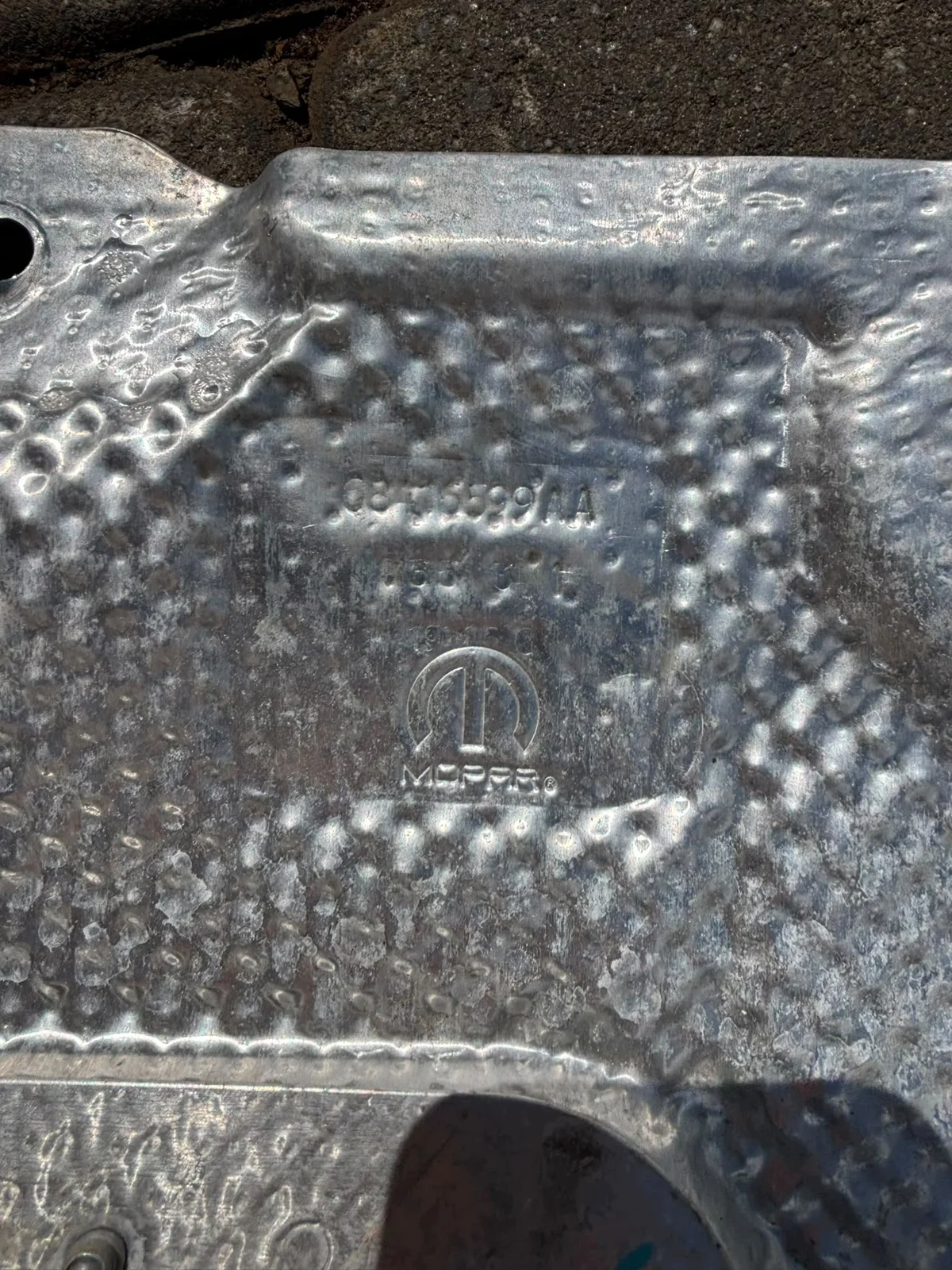 JEEP WRANGLER 21+ 68416599AA Cache échappement image 3