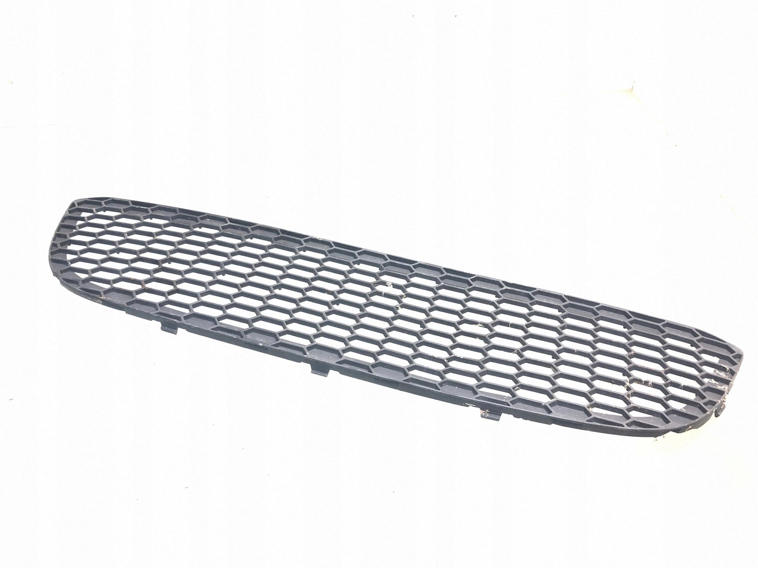 2009 BMW 1 E81 E87 Lower Front Bumper Grille 7906809 image 2