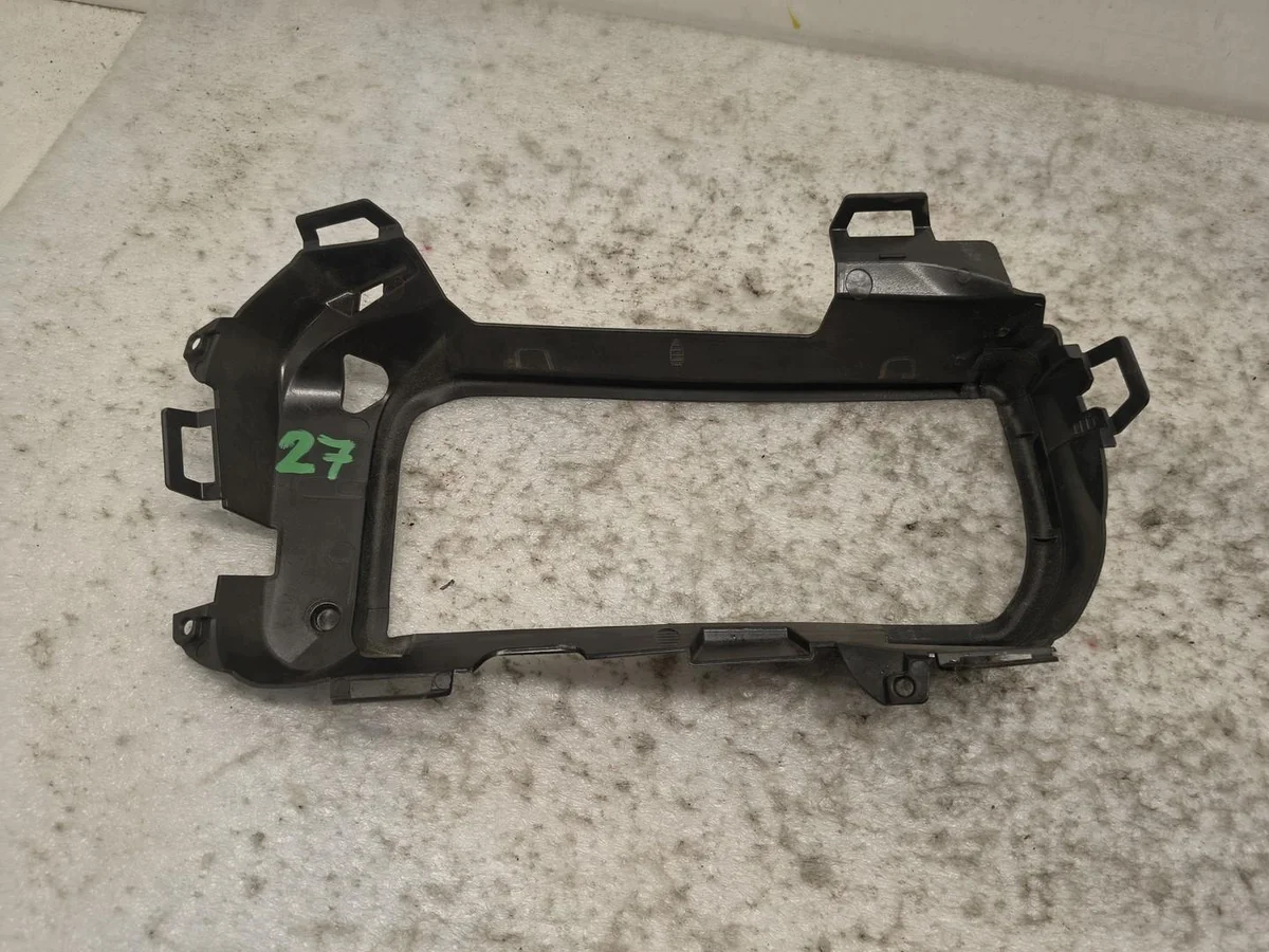 Vedação Suporte Farol Porsche Macan II Usada