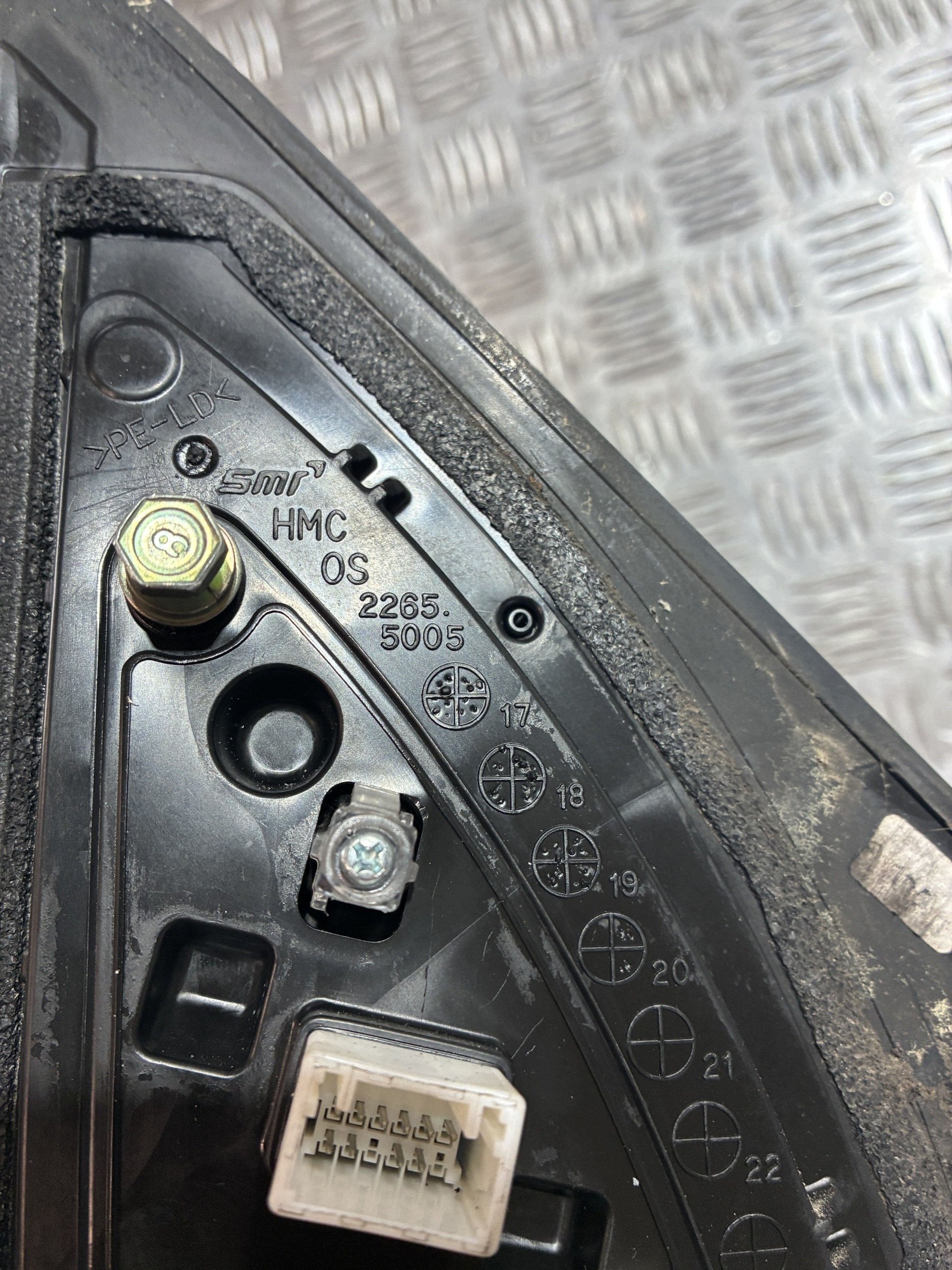 LUSTEKO ytterbackspegel vänster 10-pin Hyundai Kona I OS 17- image 3