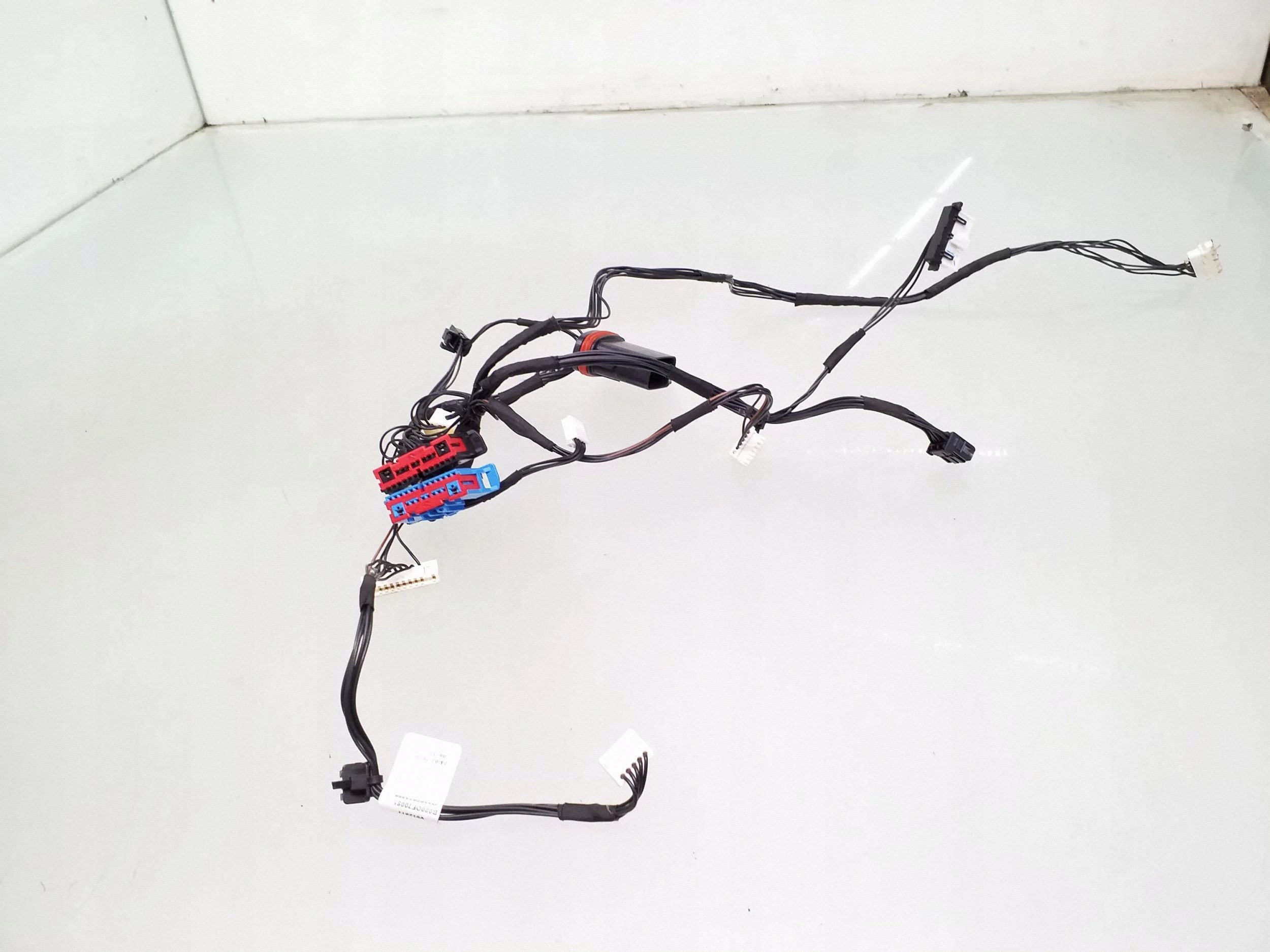 2020 Ford Kuga III Headlamp beam L90160924 image 3