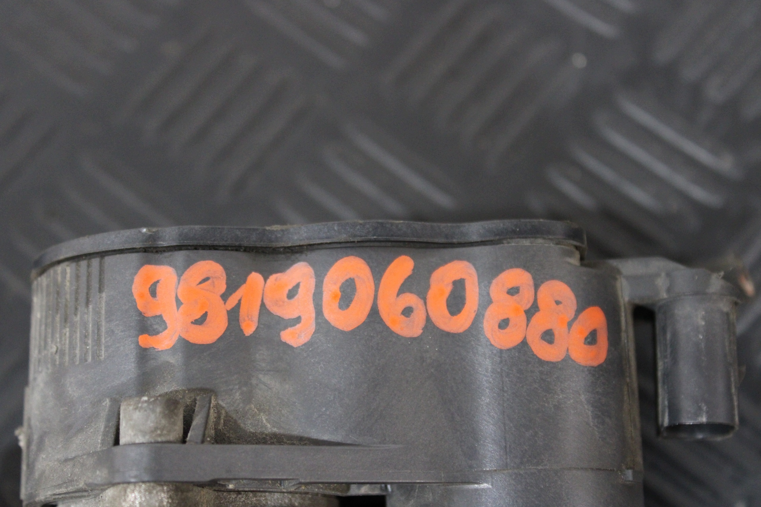 Peugeot OE 9819060880 achterremschijfklauw