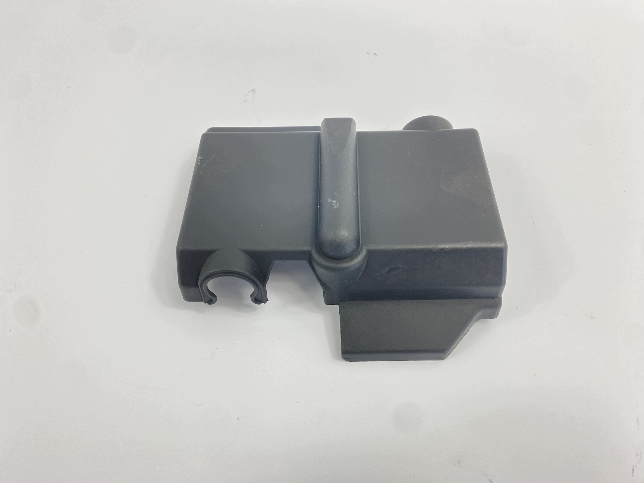 Sytytysmoduulin suojus Mercedes W124 E200 200E 200CE M111