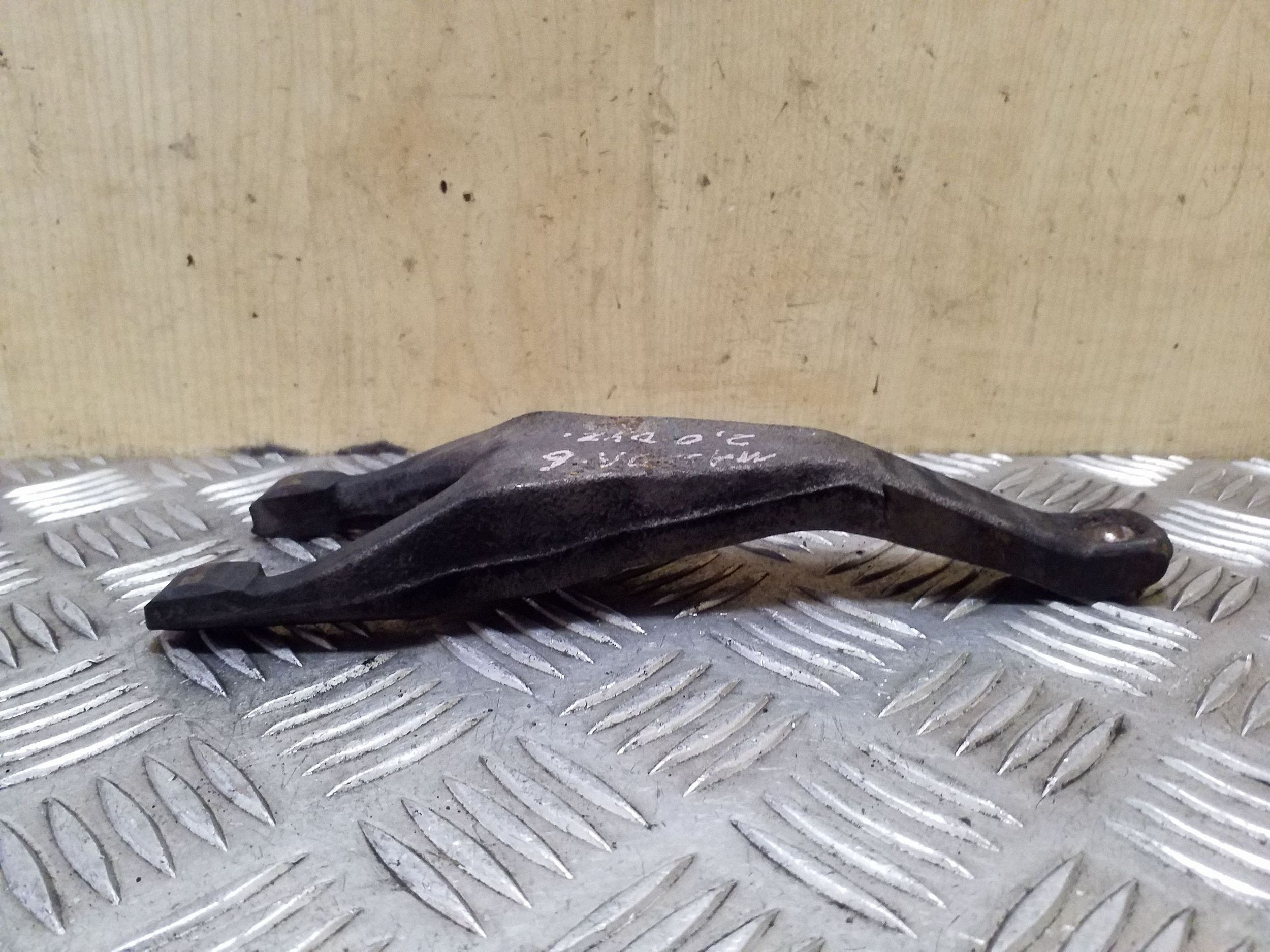 Mazda 6 Kytkimen haara – käytetty OE VAL82969