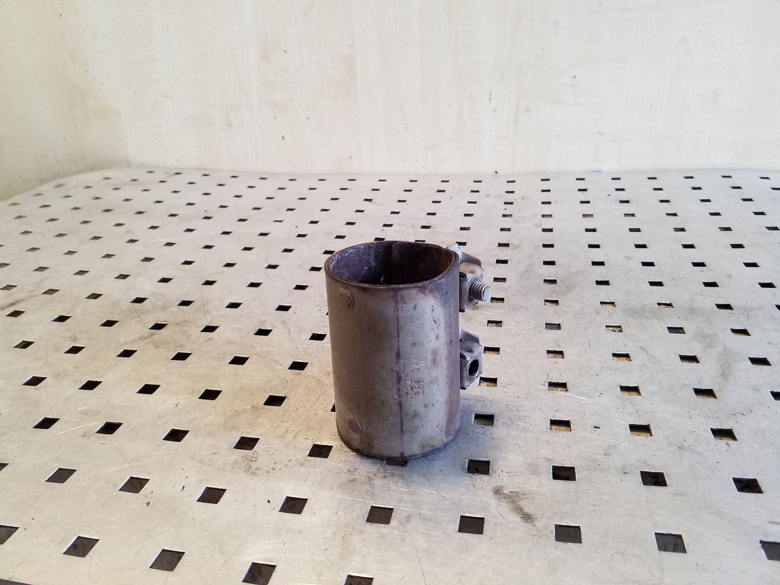 Renault Megane III Auspuffklammer OEM VAL120163