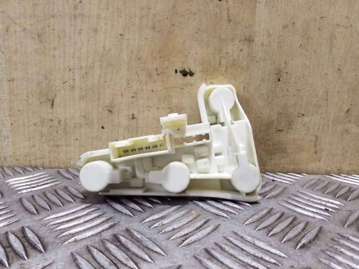 Takalampun sisäosa polttimonpidike BMW 3 E90 sedan 6937474 oikea