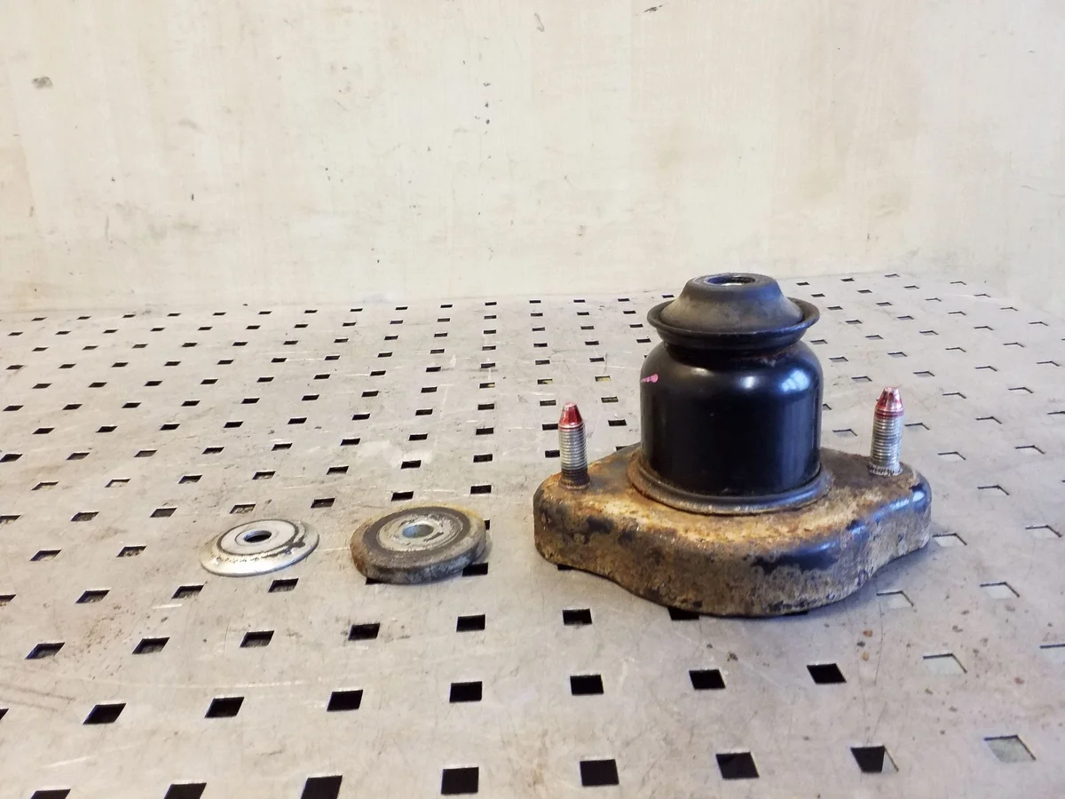 Mitsubishi Outlander Front Shock Mount Left MR554369