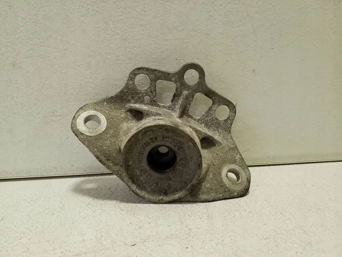 Jeep Cherokee Front Shock Mount Left 68239131AA
