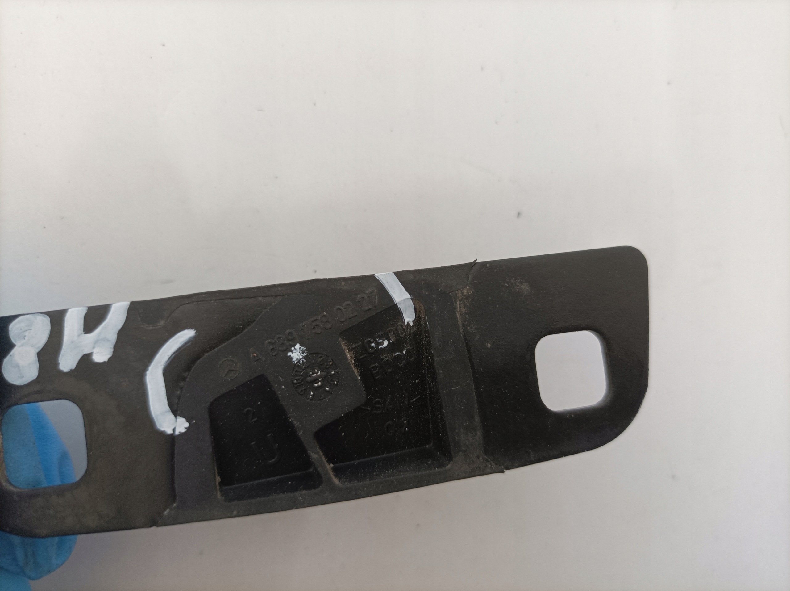 Mercedes W447 Führungskeil Schiebetür rechts unten A6397580227 image 3