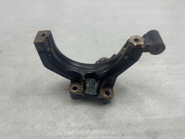 EGR-jäähdyttimen kiinnike VW Transporter - Caravelle T6 04L131425