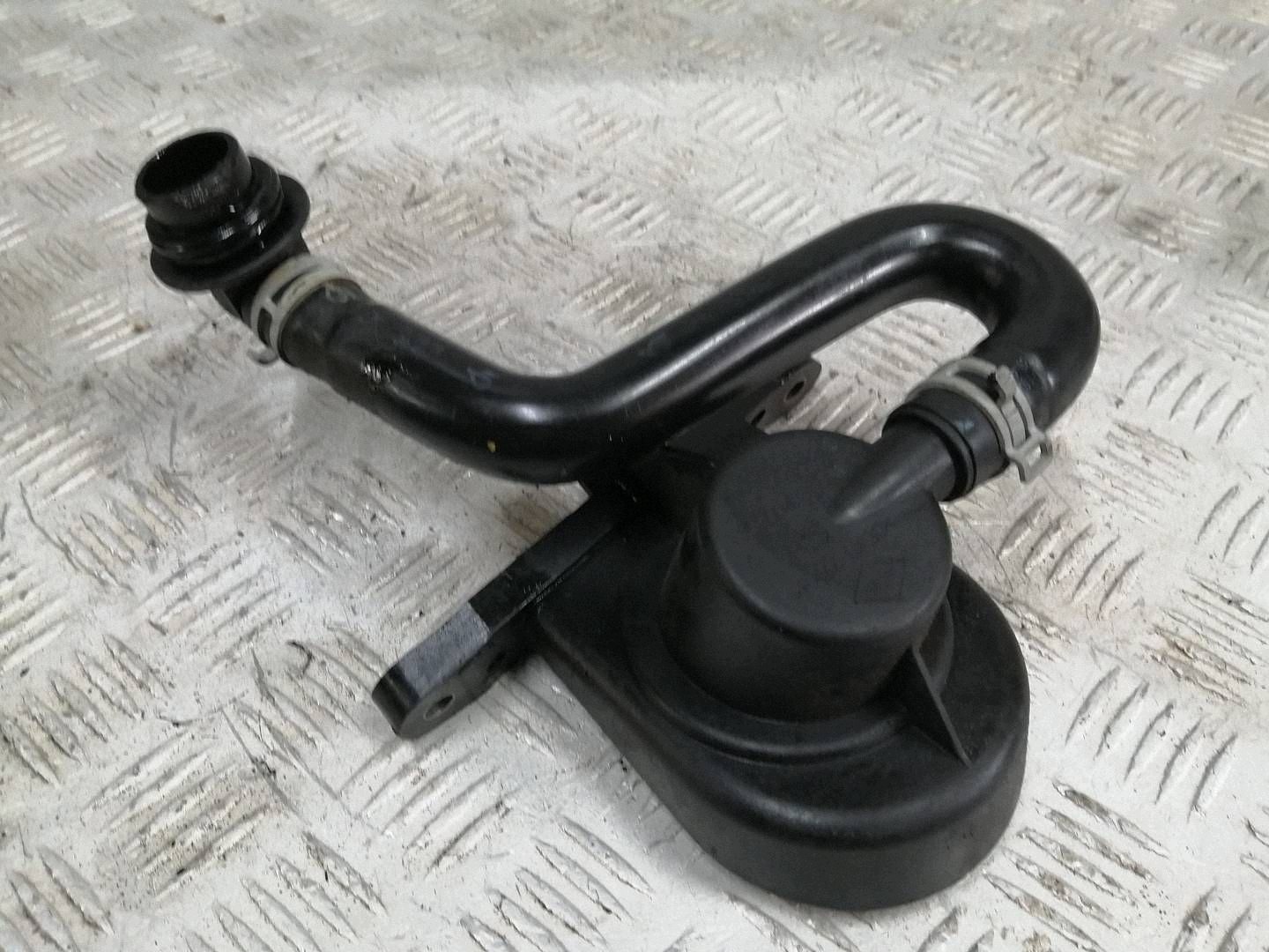 Renault öljyntäyttökorkki 152599140R Käytetty