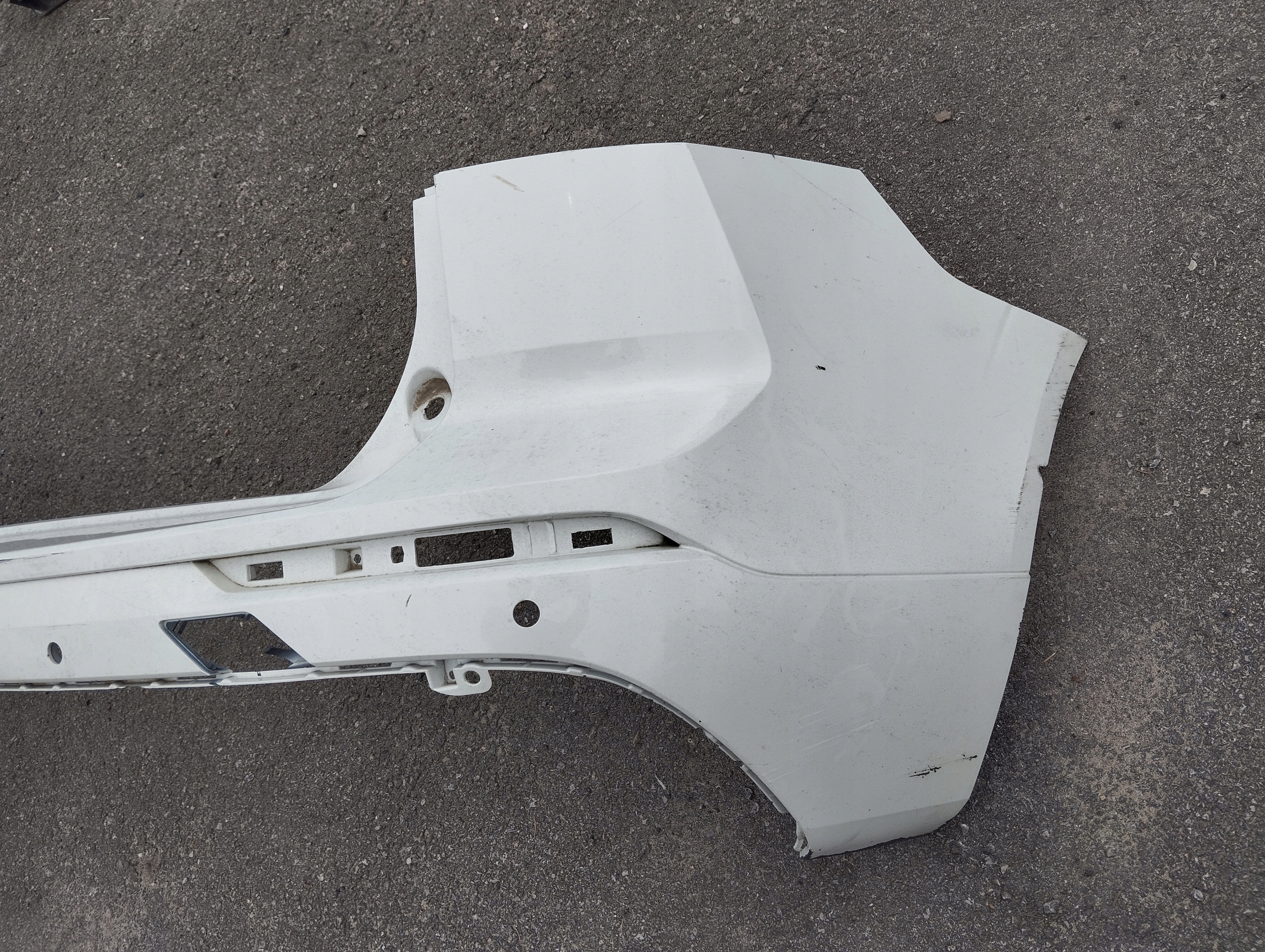 VOLVO XC60 II 2018- Paragolpes Trasero image 3