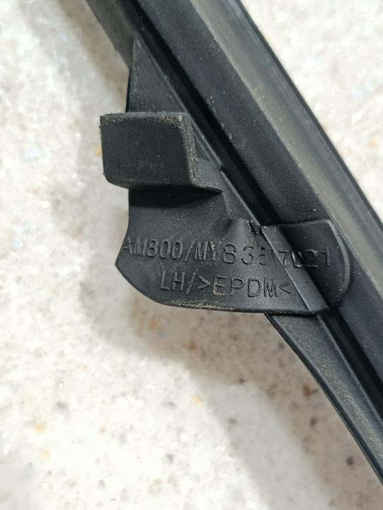 Joint MY83517D21 Aston Martin DBX 2021 image 10