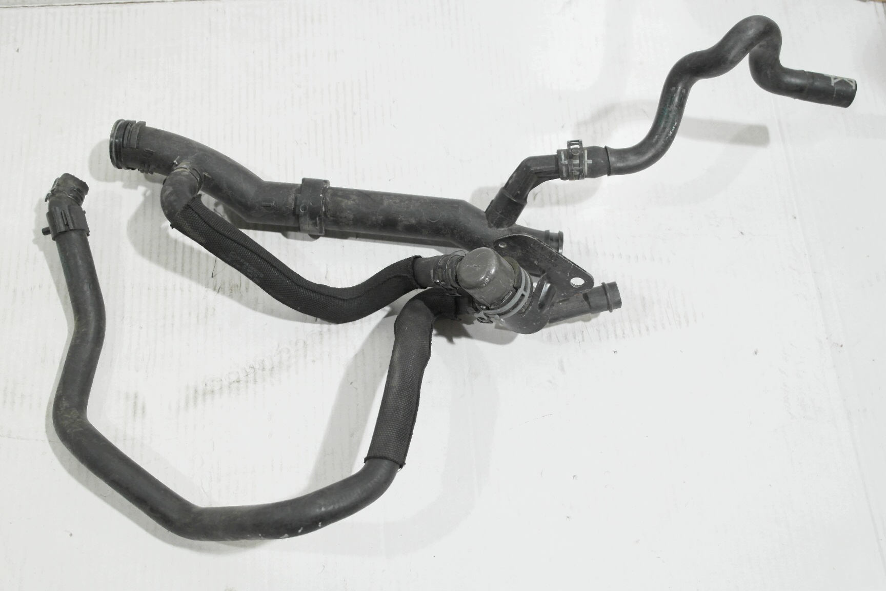 VW AUDI SKODA SEAT Wasserrohr Stutzen 03C121065F image 2