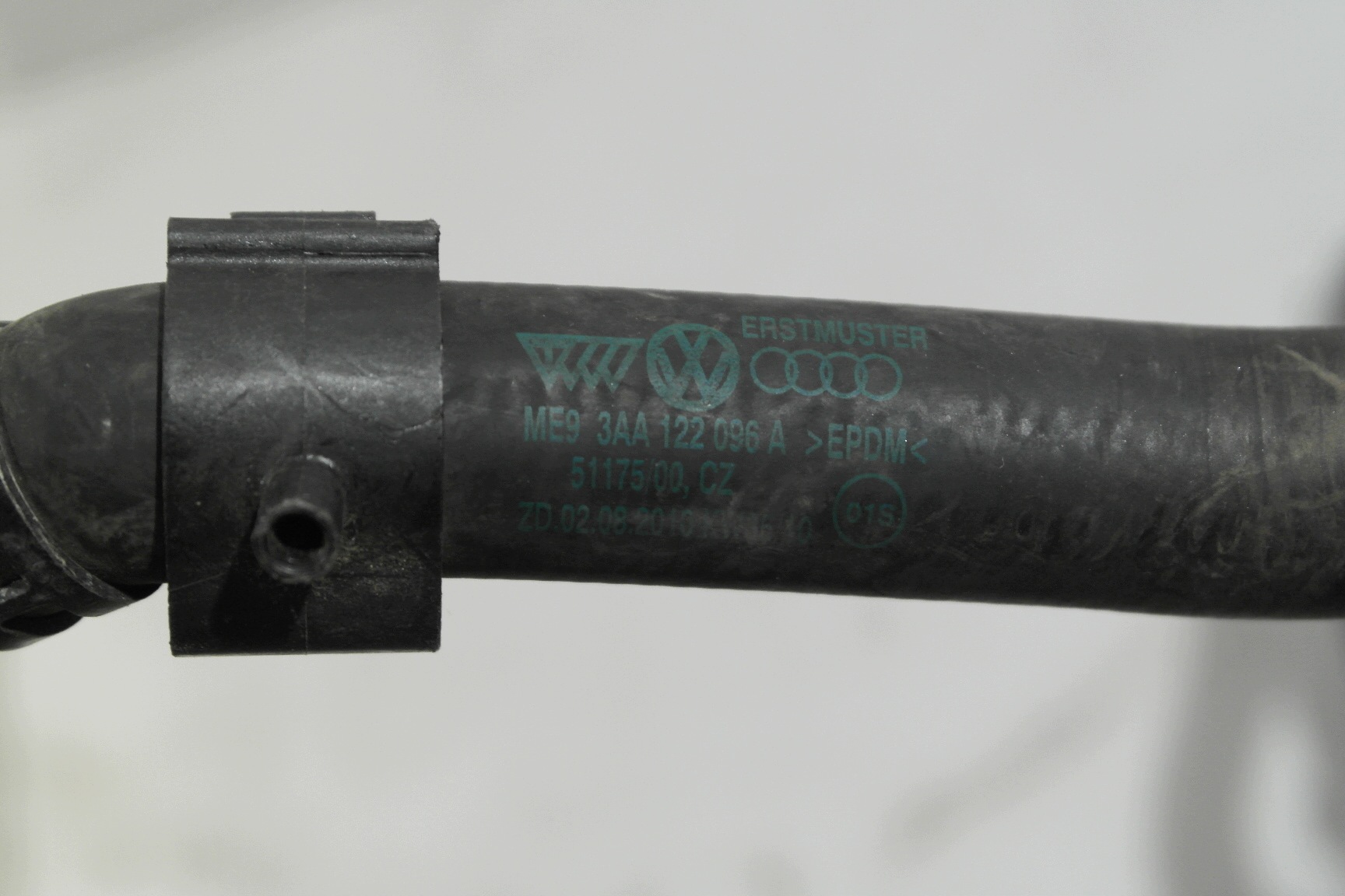 VW AUDI SKODA SEAT Wasserrohr Stutzen 03C121065F image 3