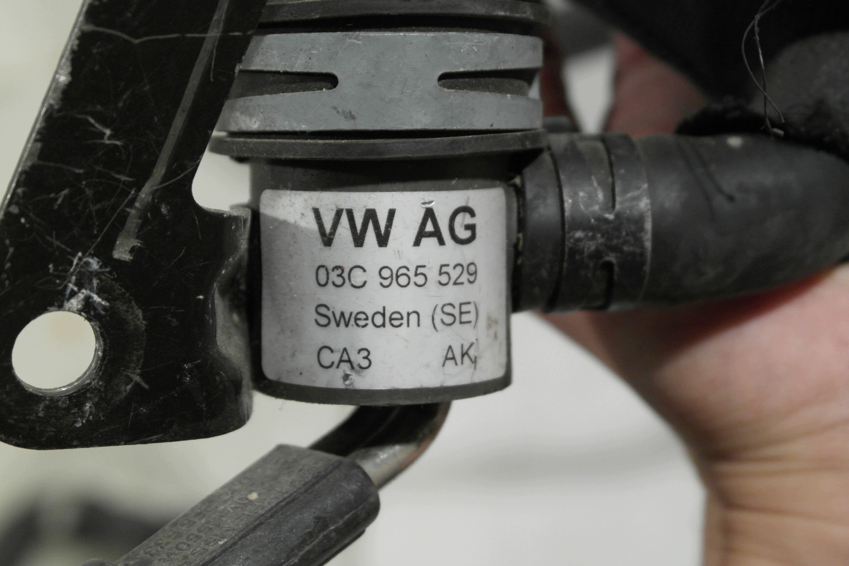 VW AUDI SKODA SEAT Wasserrohr Stutzen 03C121065F image 4