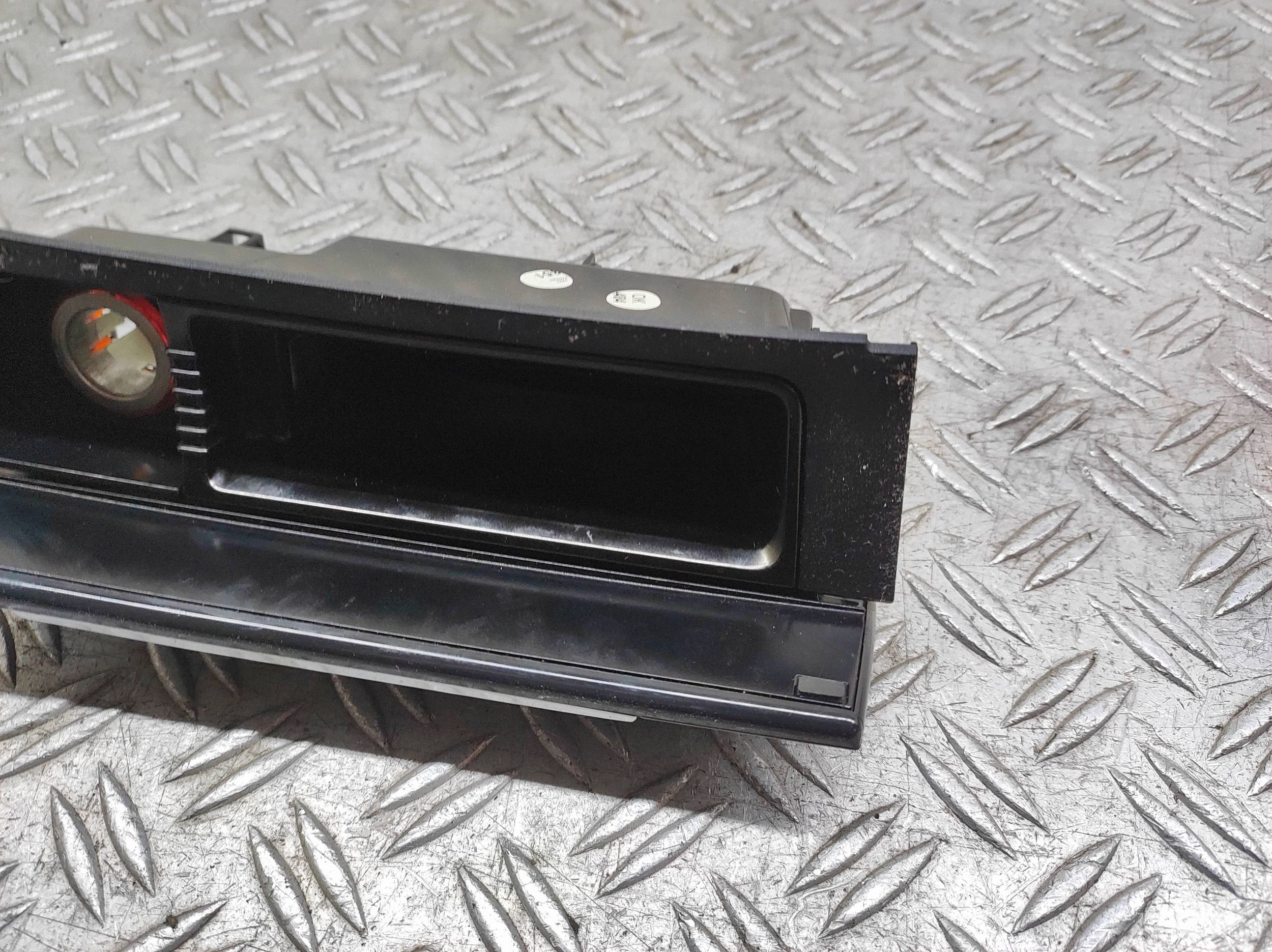 Allume-cigare VW Passat B7 3C08632834K image 4
