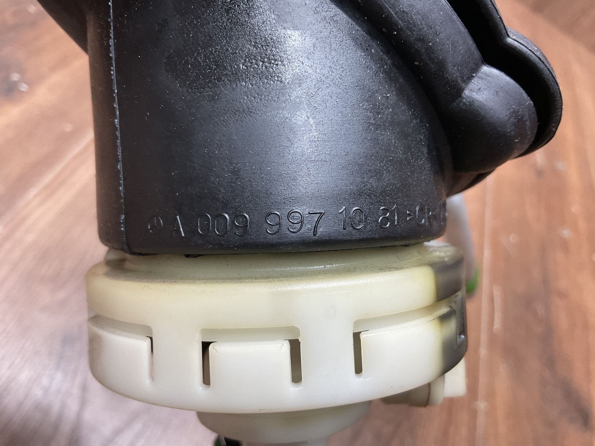Entlüftungsventil Kraftstofftank Mercedes SL R129 1294765201 image 9