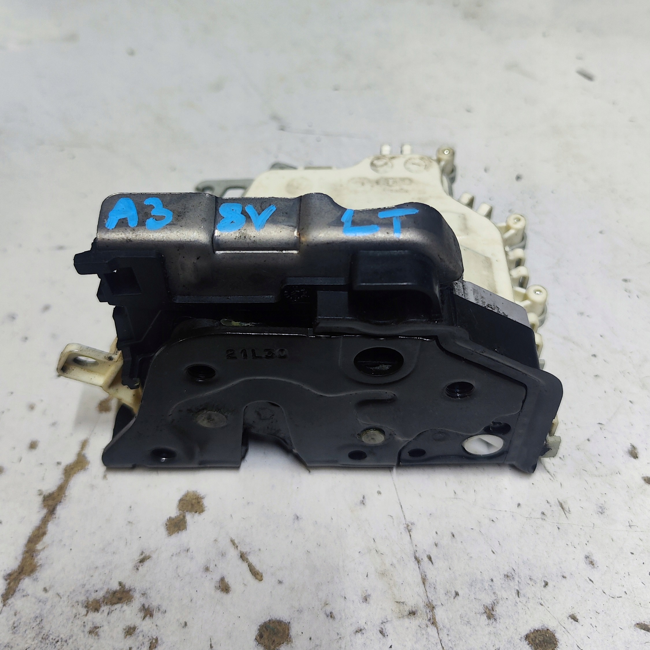 AUDI A3 8V Türschloss hinten links 8K0839015G image 3