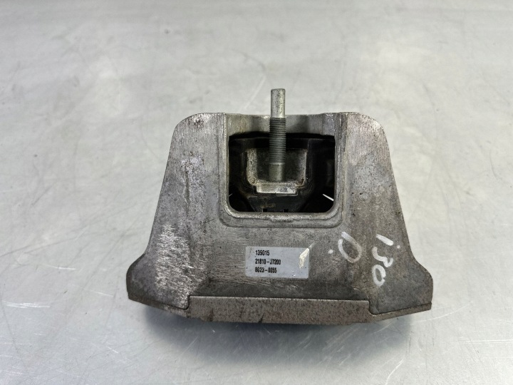 Supporto motore Hyundai i30 21810J7200 Anteriore