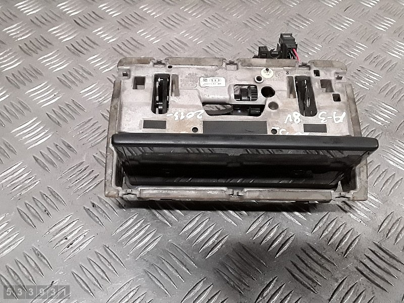 Audi A3 8V näyttö 8V0857273K käytetty
