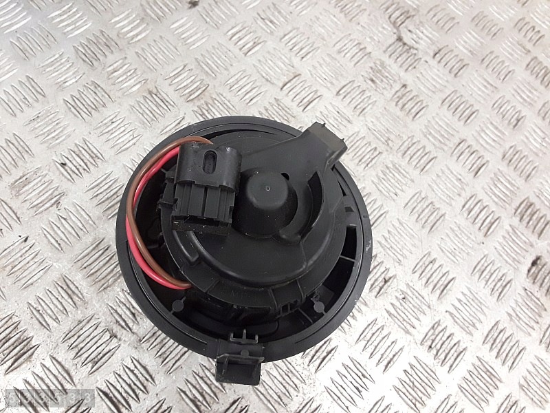 2014 Dacia Logan Fläkt Motor N109037P image 3
