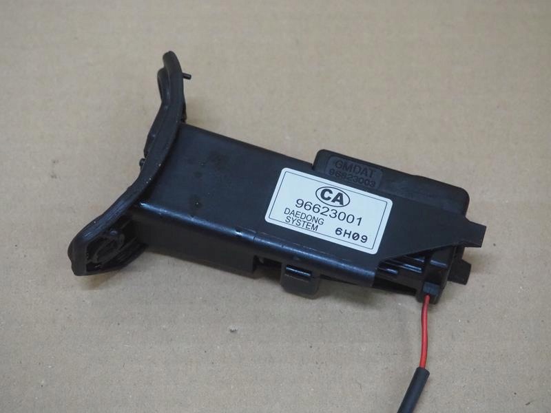 Polttoaineluukun lukitusmekanismi Chevrolet Captiva