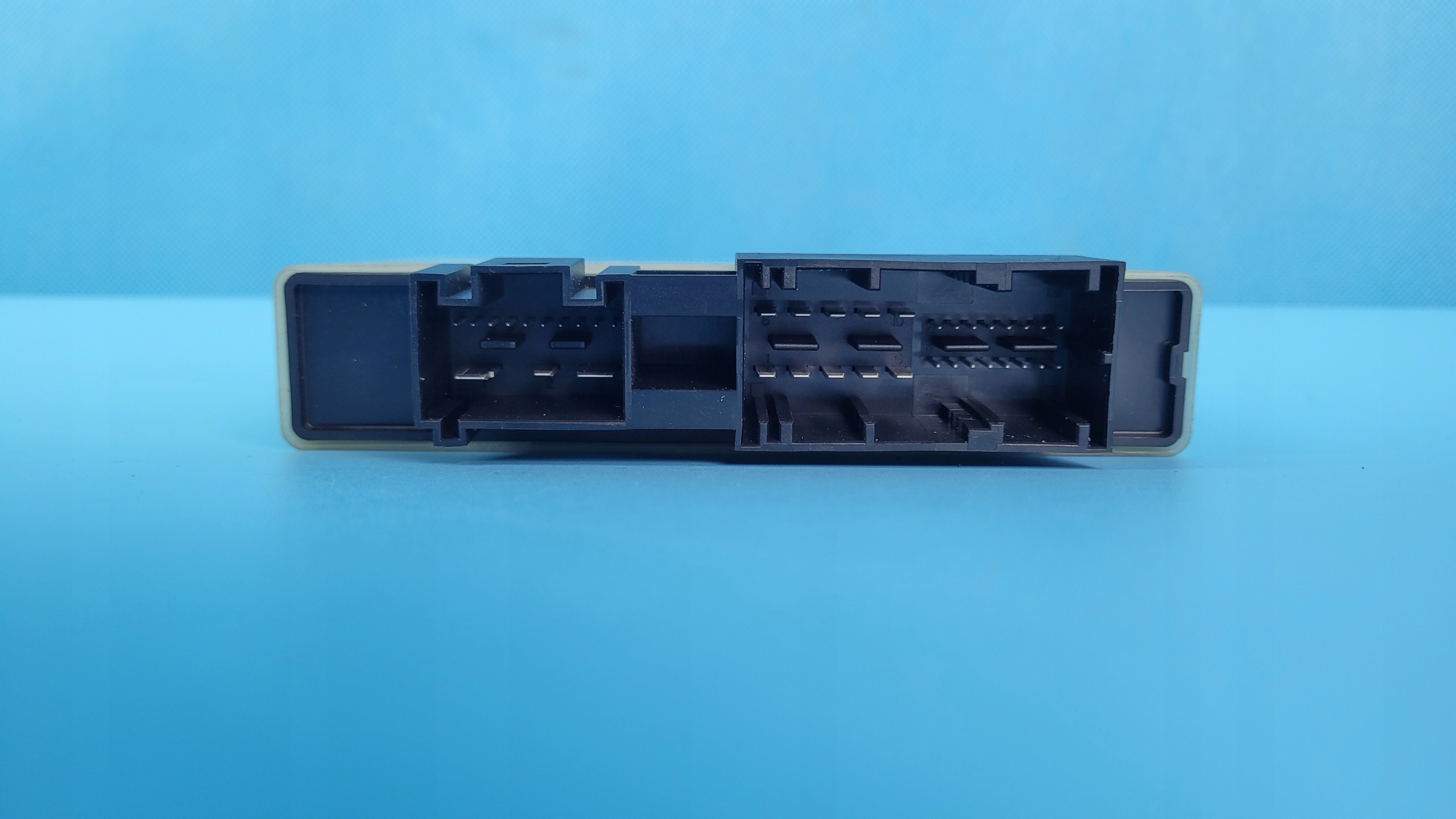 BMW 3 G21 318d AdBlue Control Module 5A01EC1 image 3