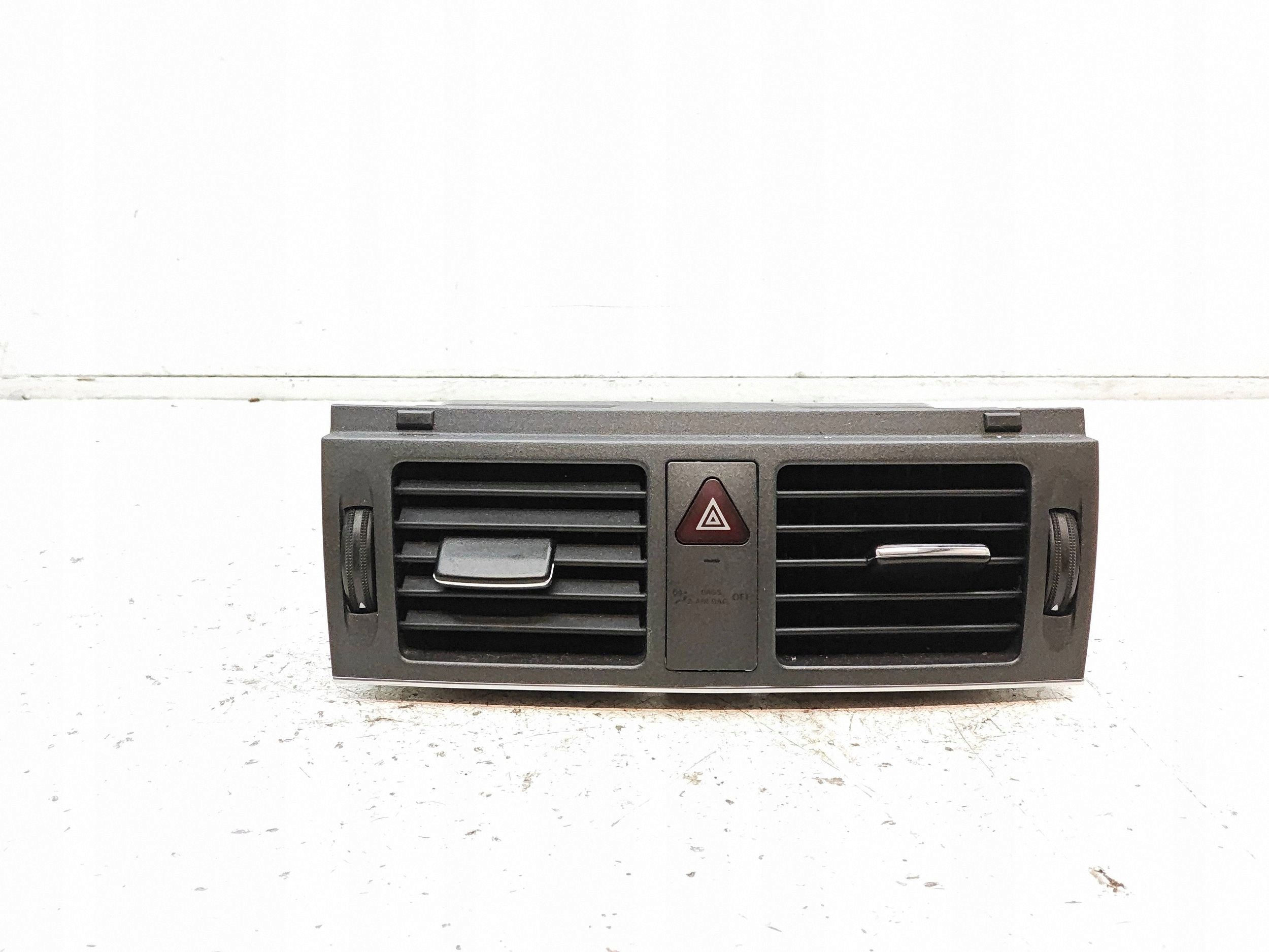 Grilles de ventilation centrale A2048307354 image 2