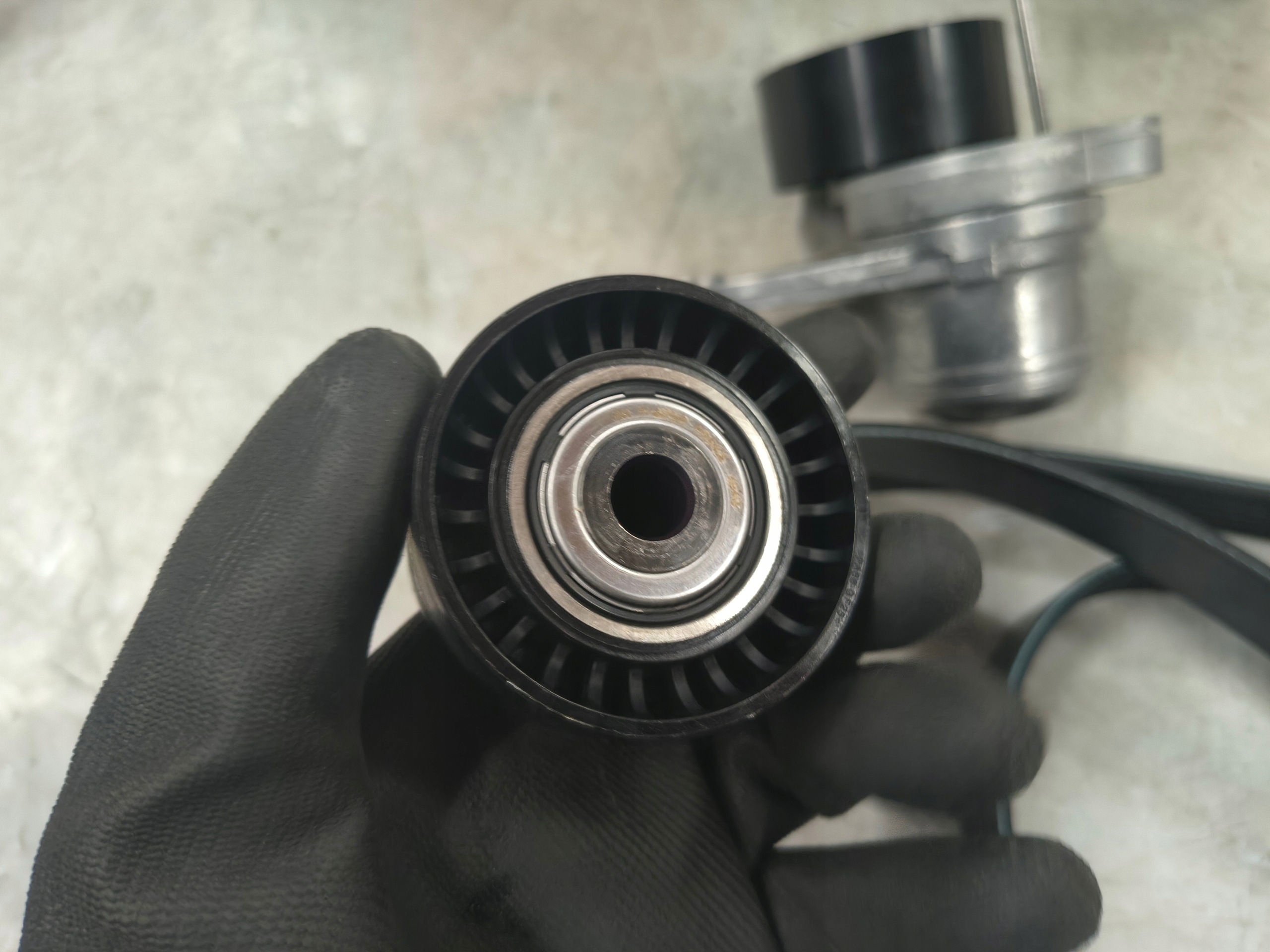 INA 534040010 Riemenspanner (gebraucht) image 5