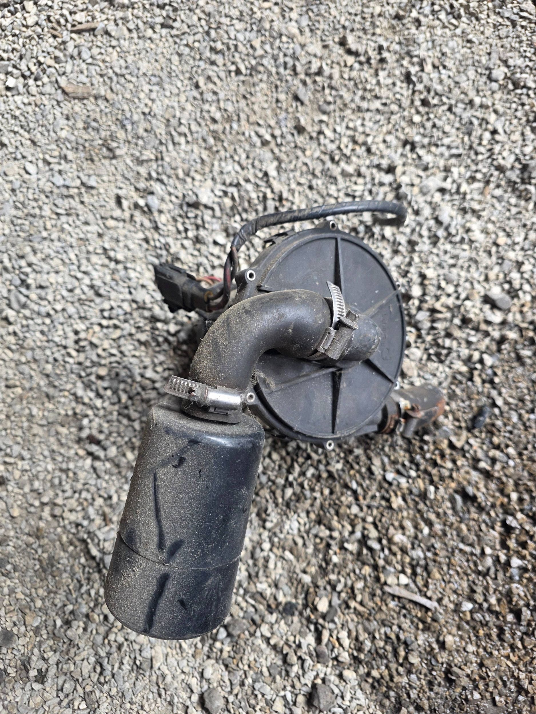 Sekundäärilmapumppu Ford Galaxy 95WF9A486