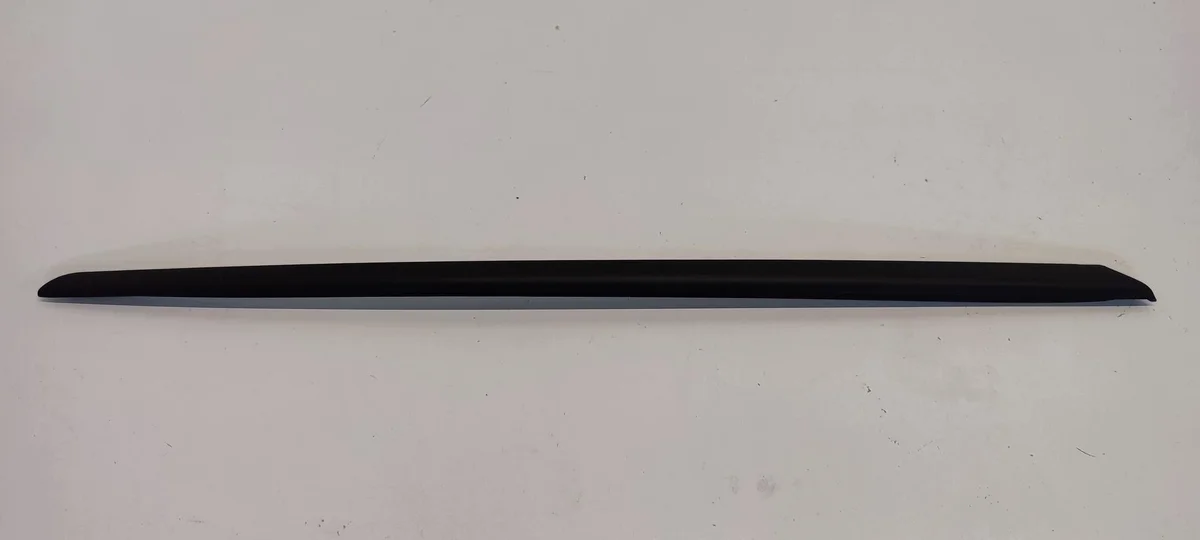 Skoda Superb Listwa szyby 3P0854327