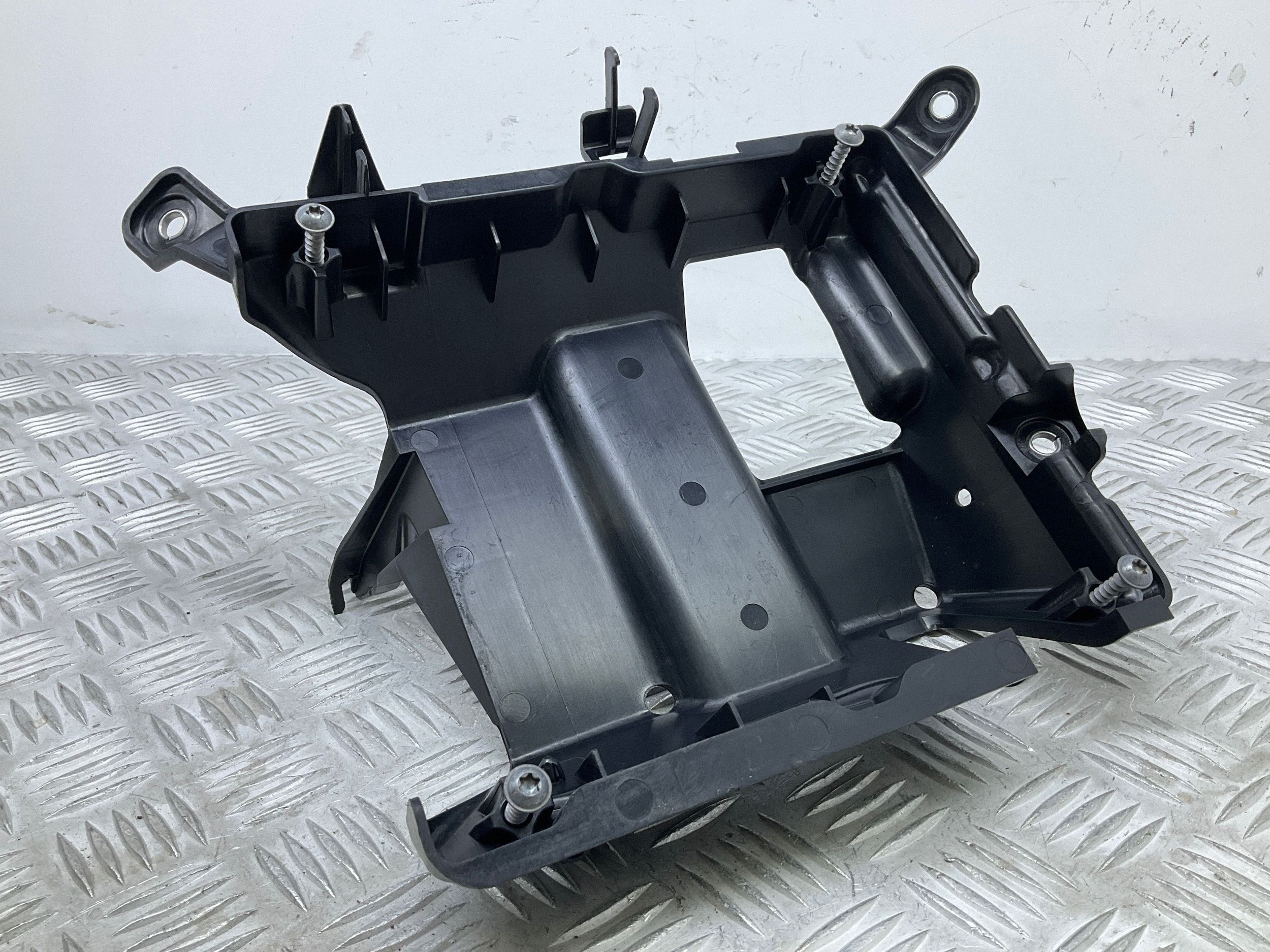 2018 Audi A7 S7 4K8 Engine Computer Mount 4K0907649A image 2