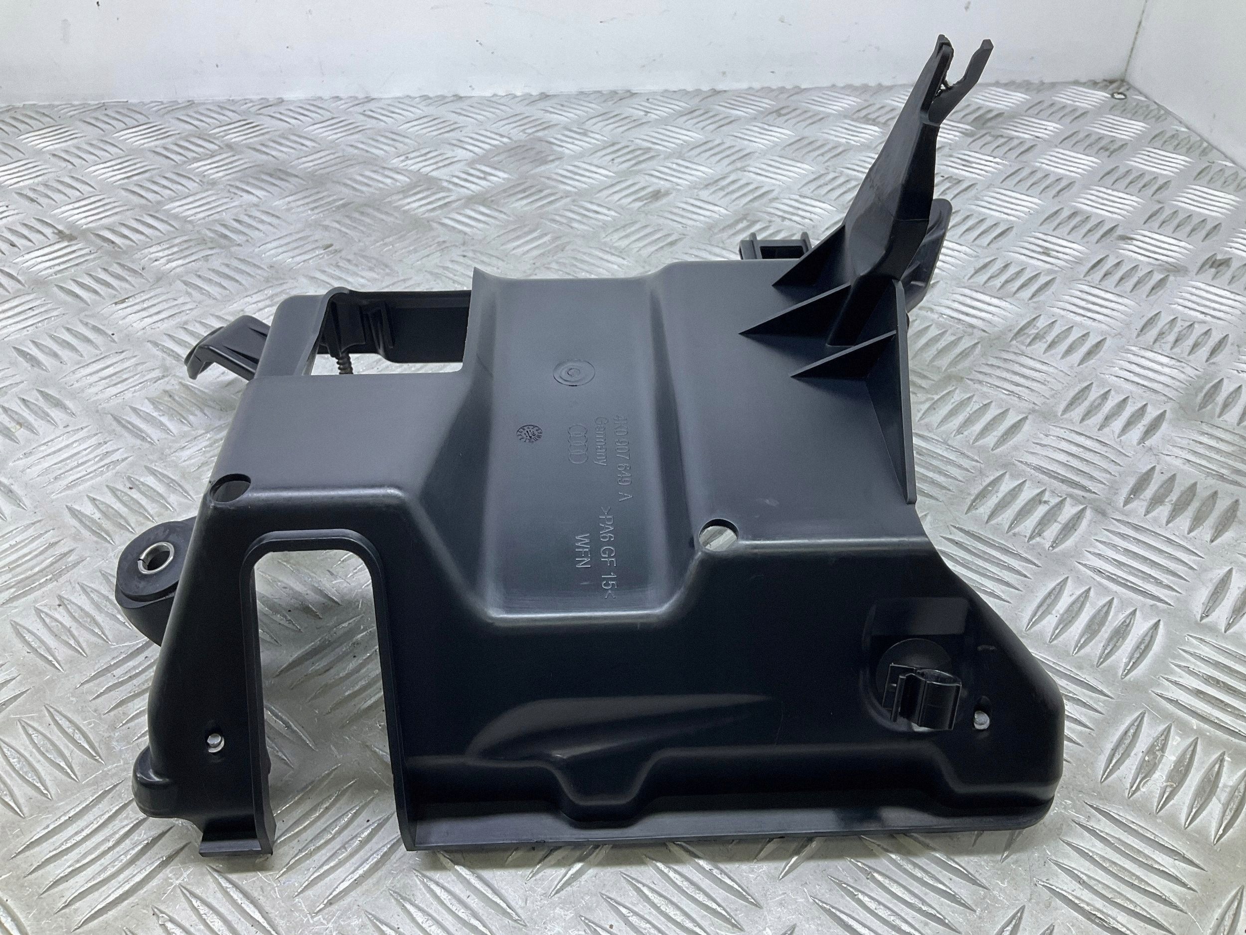 2018 Audi A7 S7 4K8 Engine Computer Mount 4K0907649A image 4