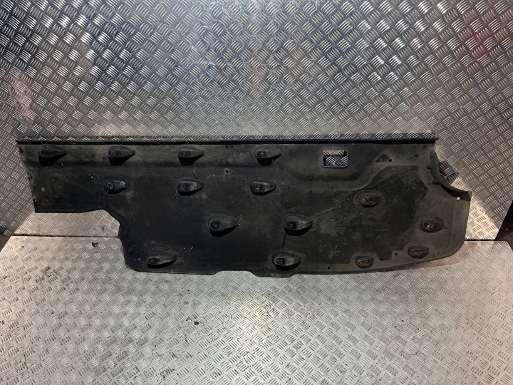 Alustan suojus oikea Maserati Ghibli III 13- DG32261 | 670030796