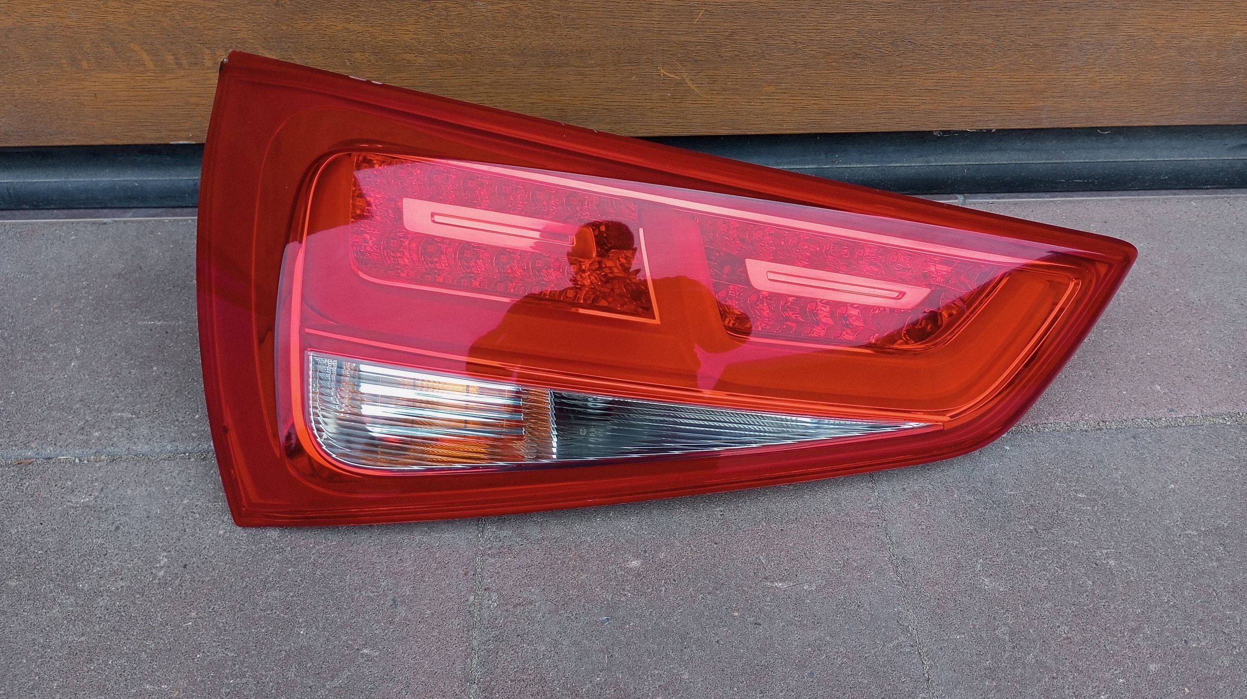 AUDI A1 2010-2015 Takavalo vasen LED alkuperäinen 8X0945093E image 2