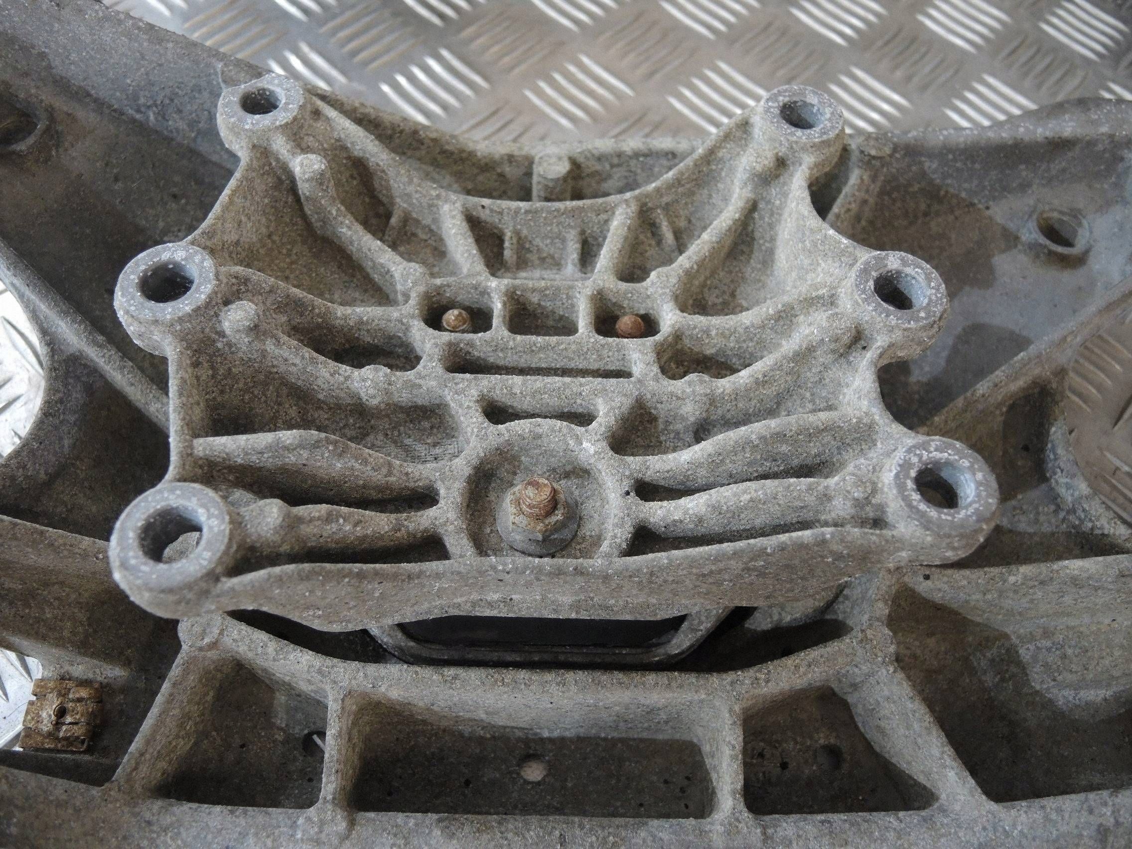 Suporte de Caixa Audi 8K0399263AD image 3