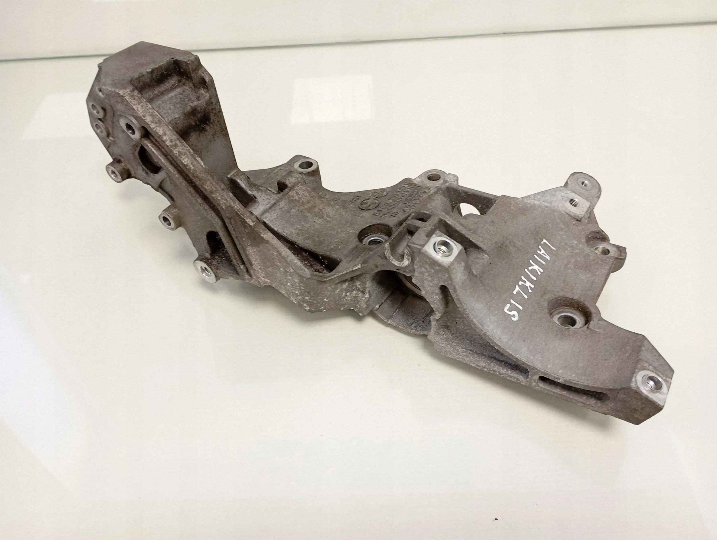 VW SEAT SKODA Alternatorbeugel 03L903143Q image 2