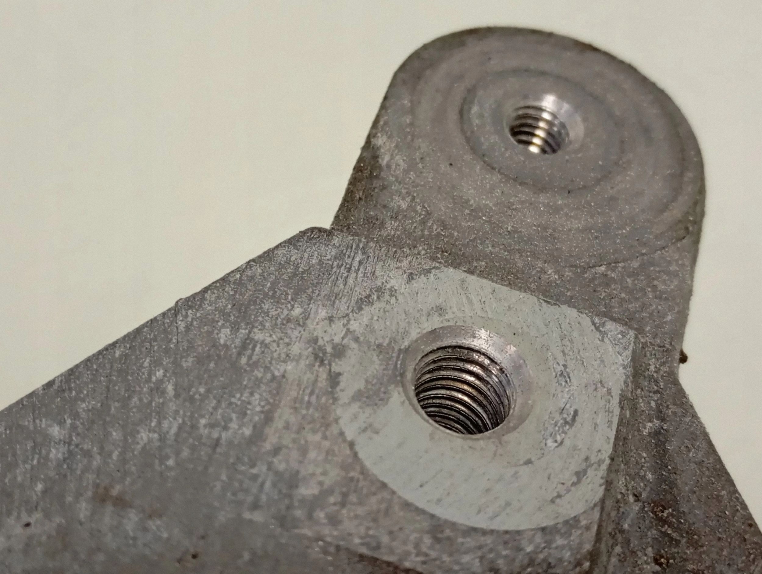 VW SEAT SKODA Alternatorbeugel 03L903143Q image 4