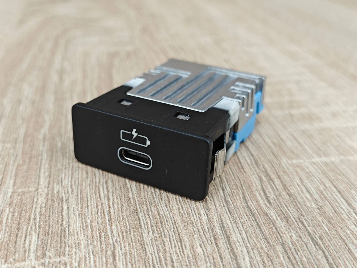 Porta USB-C BMW X3 G01 LCI X4 G02 LCI Usado
