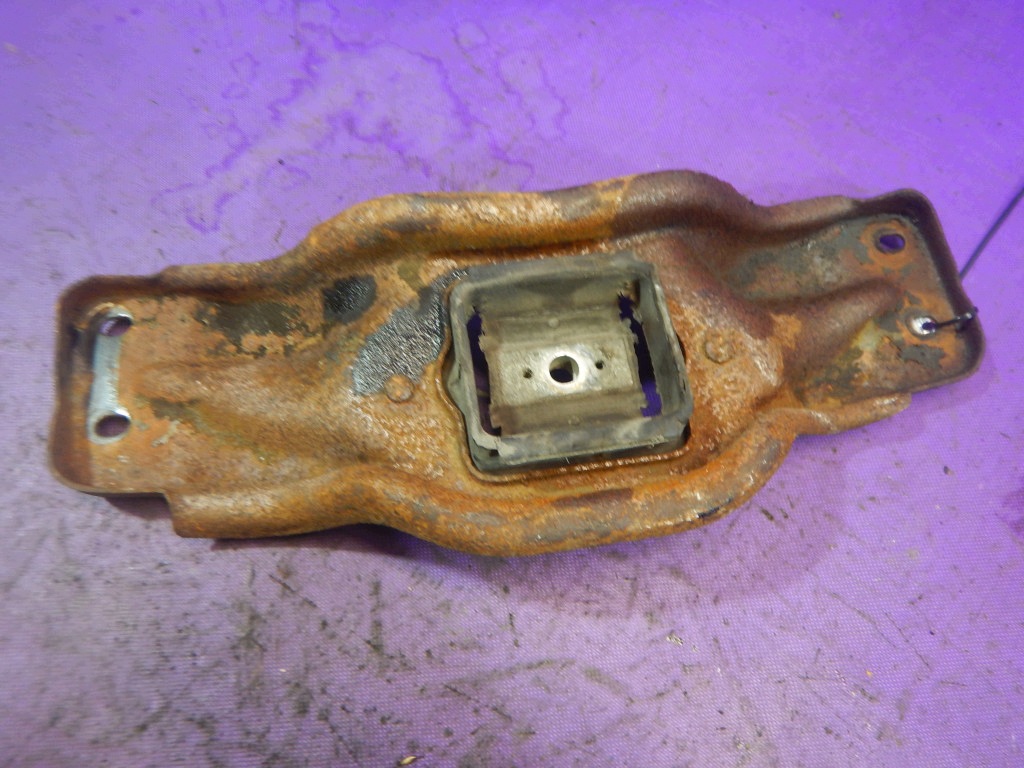 Ford Sierra MK1 87-93 1.6 80ch Support Boîte image 3