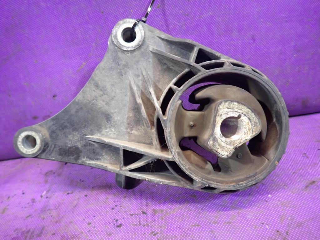Opel Insignia A 2.0 A20DTJ M32 Support Boîte 13227767 image 3