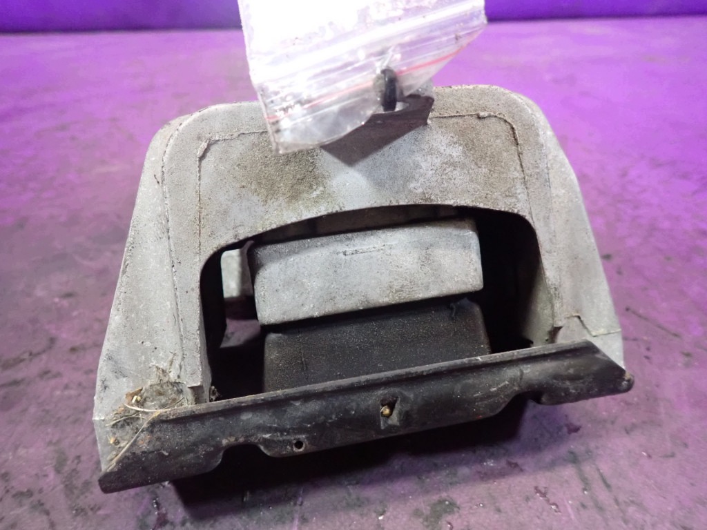 Support moteur VW Golf IV 1.9 D 90ch ALH image 3