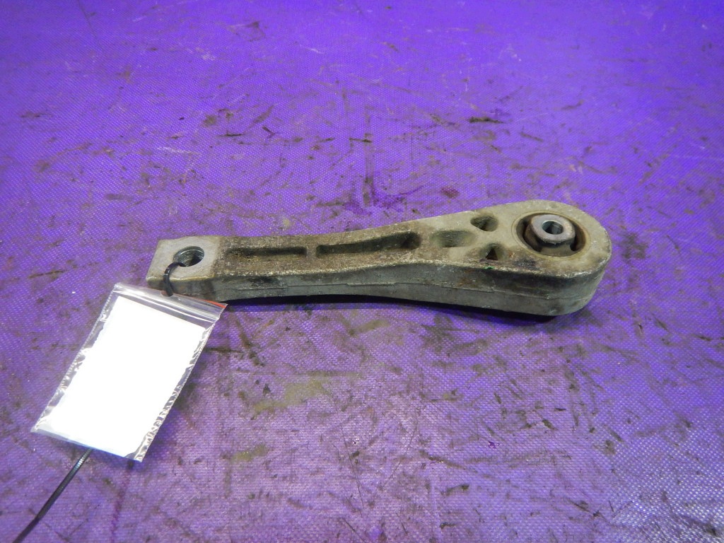 Support moteur VW Golf V Plus 2.0 TDI 140ch BMM image 2