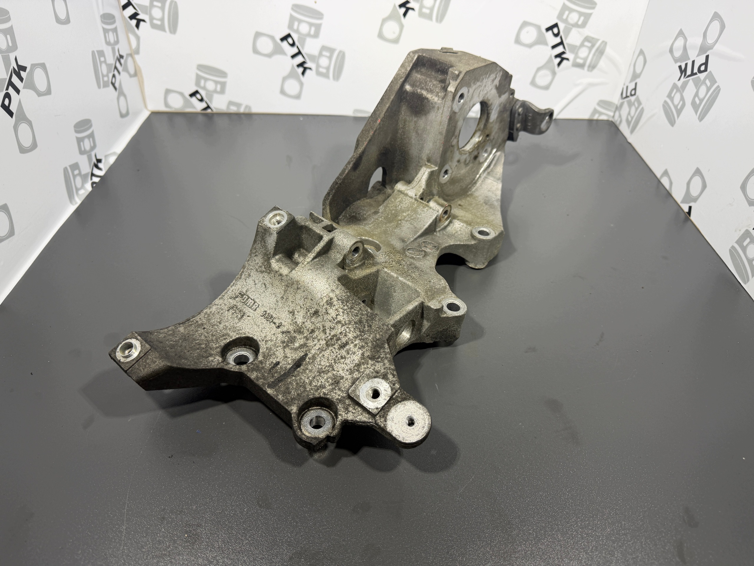 VW SEAT SKODA 2.0 TDI CR Halter Generator 03L903143Q image 2