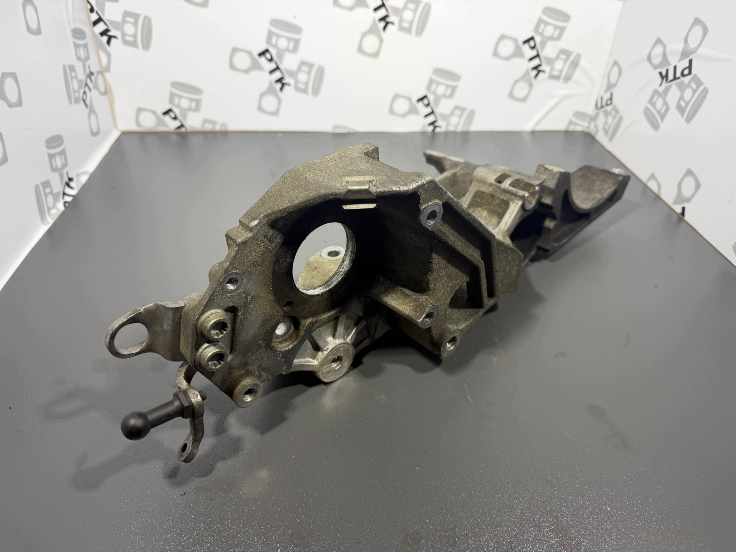 VW SEAT SKODA 2.0 TDI CR Halter Generator 03L903143Q image 3