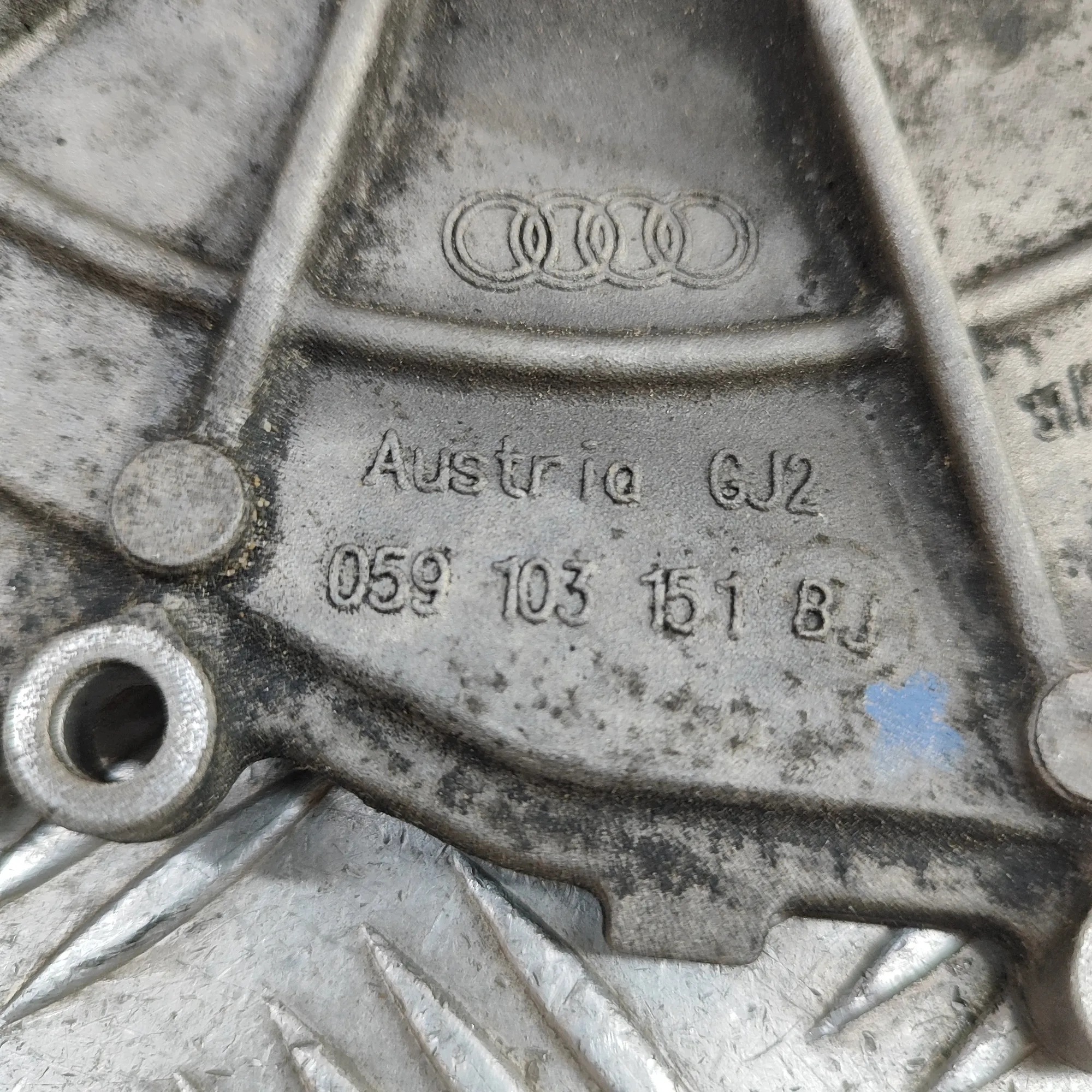 Audi OE 059103151BJ Cache de distribution image 8